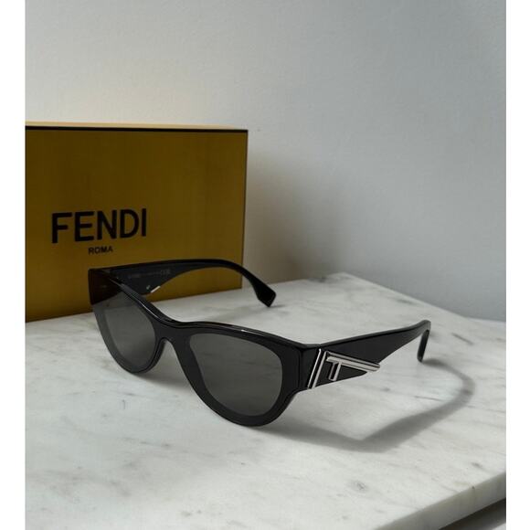 NEW Fendi Way FE40135I Black Cat Eye Sunglasses - Picture 1 of 6